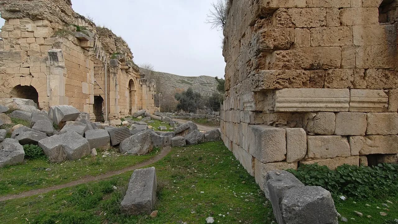 مدينة عين زربة (أنازربوس) القديمة
