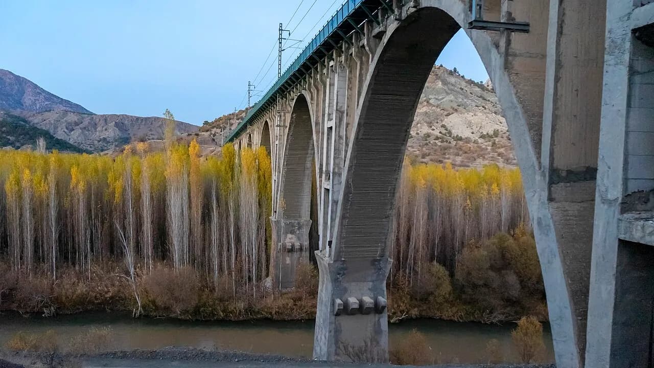 Deutsche Brücke (Alman Köprüsü)