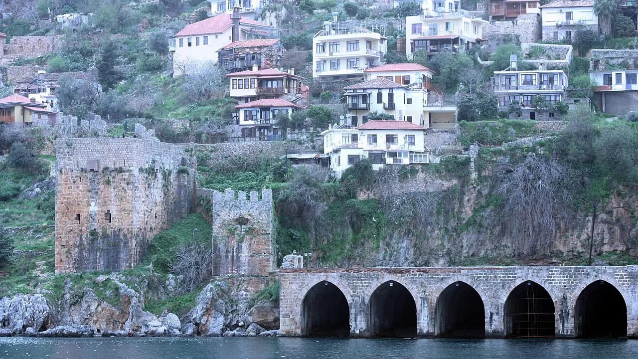 Alanya Tersanesi ve Tophane