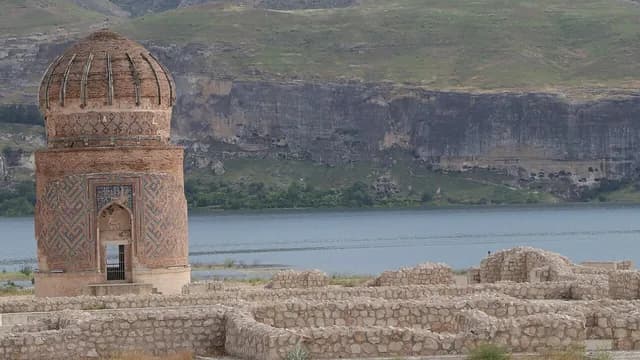 Zeynel Bey Türbesi