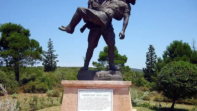Denkmal „Tiefe Ehrfurcht vor dem Mehmetçik“