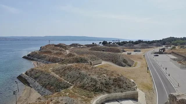 Bastion Rumeli Mecidiye und Seyit-Onbaşı-Denkmal
