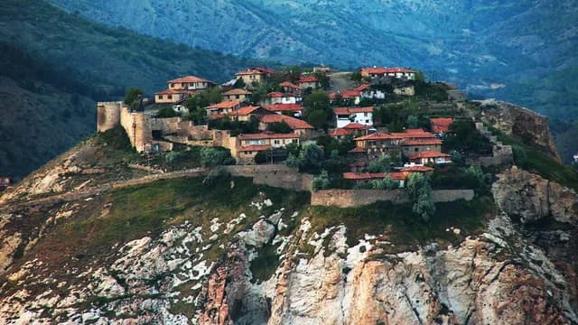 İskilip Castle and Rock Tombs