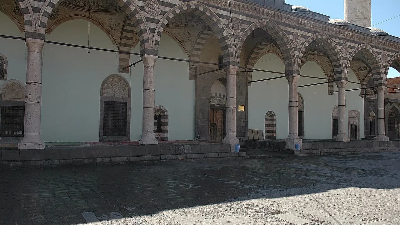 جامع فاتح باشا (الجامع المرصّص)