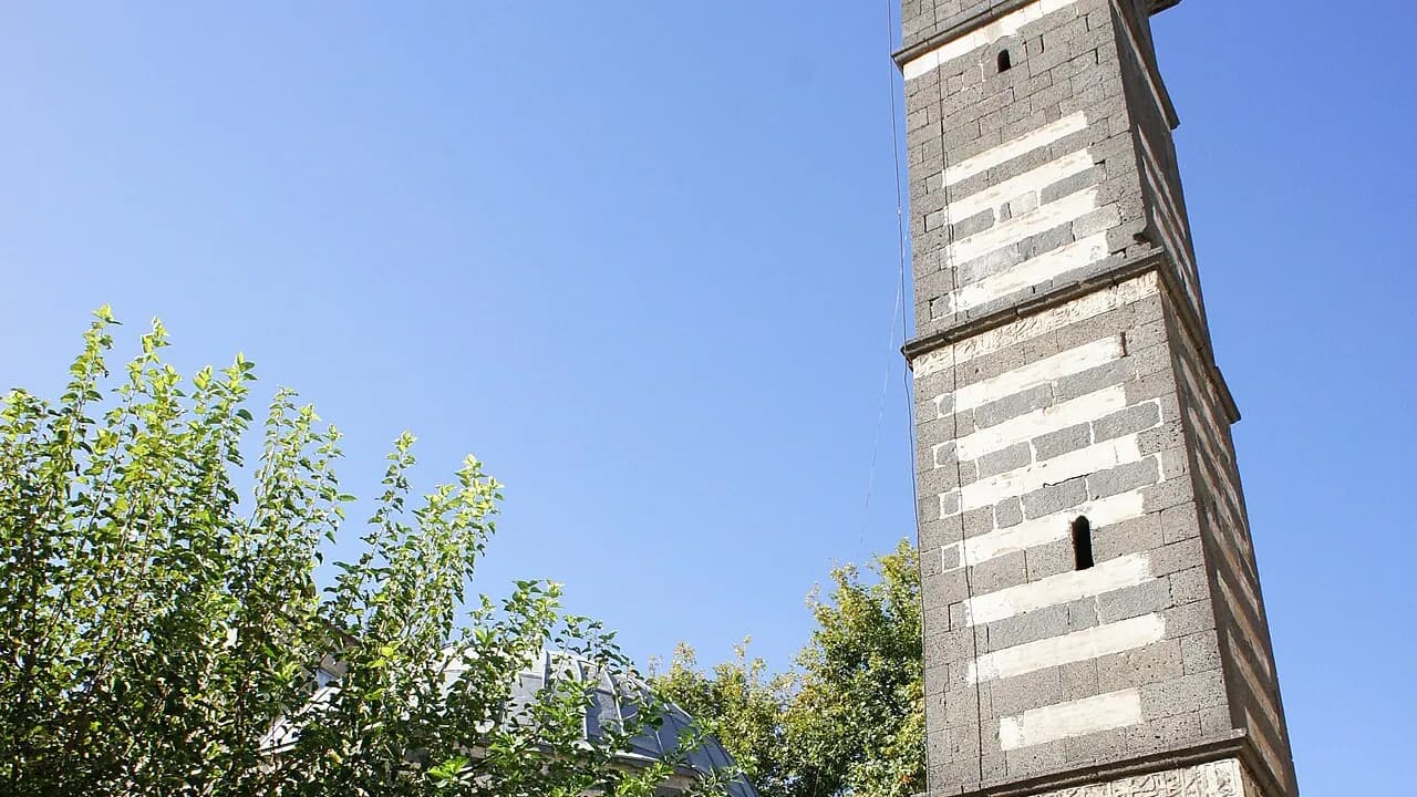 Şeyh Mutahhar Camii ve Dört Ayaklı Minare