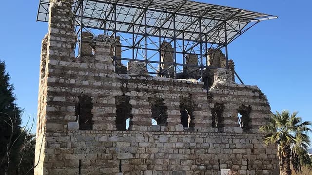 Nymphaion (Laskaris) Palace