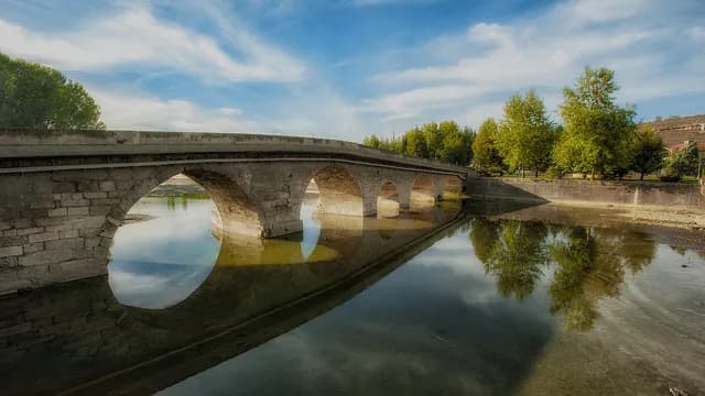 Historische Steinbrücke Taşköprü