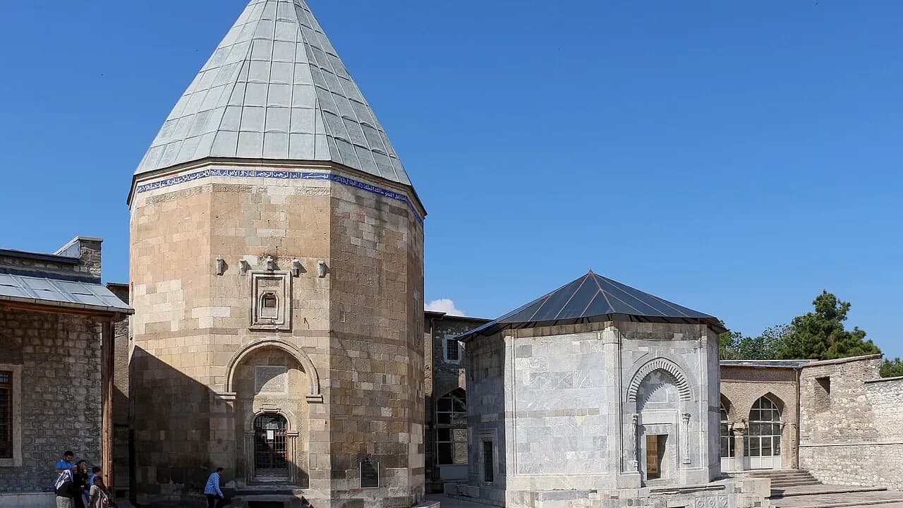 جامع علاء الدين وتل علاء الدين