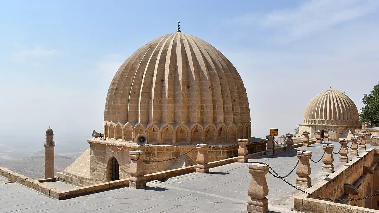 Zinciriye-(Sultan-İsa-)Medrese (Zinciriye Medresesi)