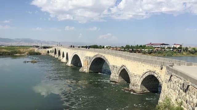Tarihi Murat Köprüsü